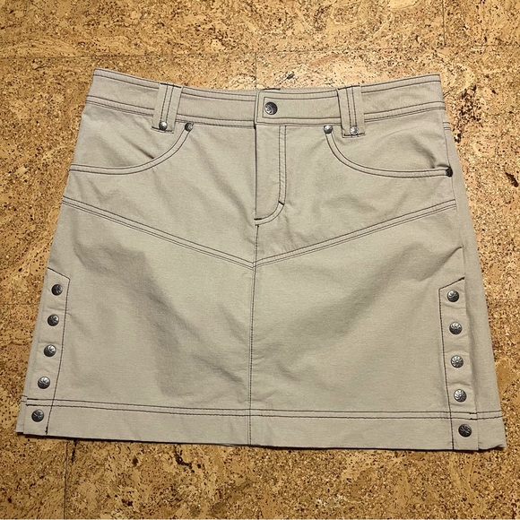 Athleta Take A Hike Snap Side Tan Hiking Skirt Sz 6 - Picture 1 of 11